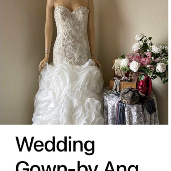 Stunning strapless wedding gown - Picture 5 of 6